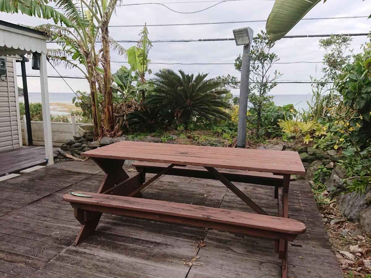 Maribu Beach House Onna Exterior photo