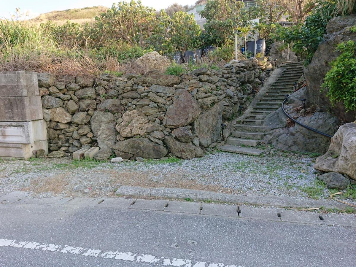 Maribu Beach House Onna Exterior photo